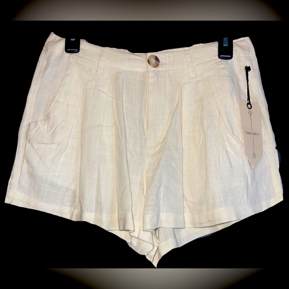 #79 NWT 🆕 ban•jara Cream Linen Shorts,             Size Large